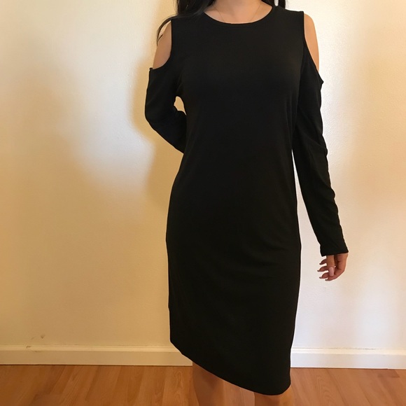 Black Cold Shoulder Dress with Pockets - Picture 3 of 3
